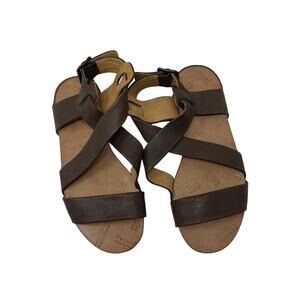 MAISON MARTIN MARGIELA LINE 22 Criss-Cross Sandal
In brown leather sz 37 New